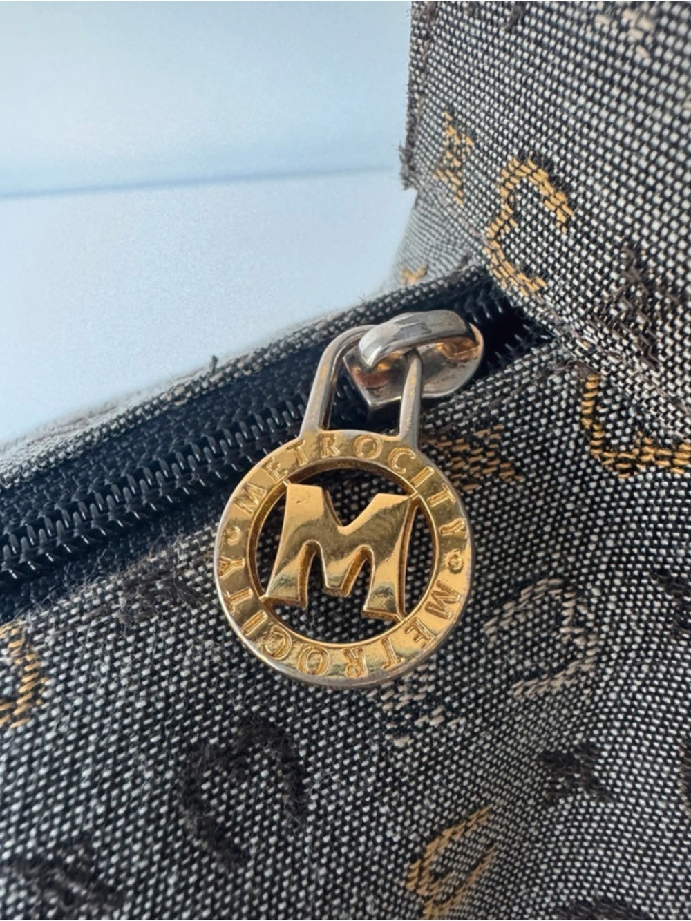 Metrocity Italy monogram shoulder bag - Picture 6 of 10
